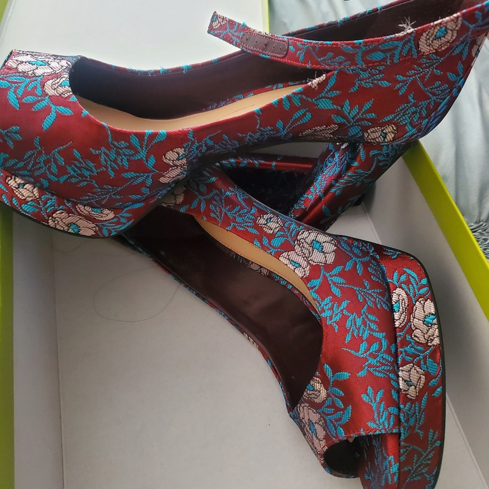 Gianni Bini Platform Heels